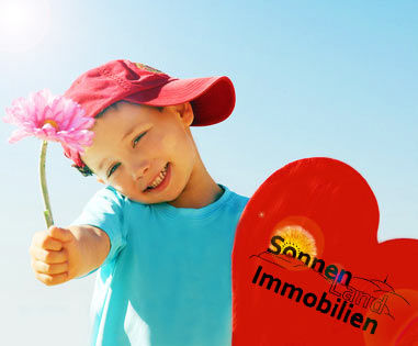 Bild mit dem Titel: Sonnenland Immobilien gehoert zu deutschlands besten maklern. Auf der Seite von Immobilie Verkaufen - das sind die ersten Schritte! Kind hält Blume in der Hand
