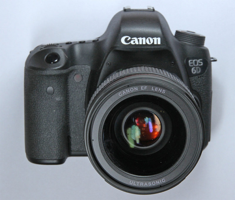 Bild mit dem Titel: Canon EOS 6D copyright c Bwag Commons CC BY 3.0 wikipedia. Auf der Seite von Vergleich & Test: Sony 7sm2 ("Mark 2" 2015) vs. Canon EOS 6D (2013) Canon EOS 6D. Foto (c)Bwag-Commons CC-BY-3.0 wikipedia.de