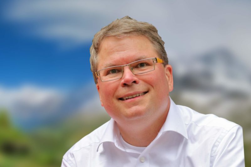 Bild mit dem Titel: Immobilienmakler Peter Eppich groß. Auf der Seite von Sofortverkauf: Immobilie sofort verkaufen Bild zum Thema Immobilienmakler Peter Eppich groß in Relation zu Verkaufsdauer, Immobilienverkauf, Leistungen, Notverkauf, Schnellbewertung