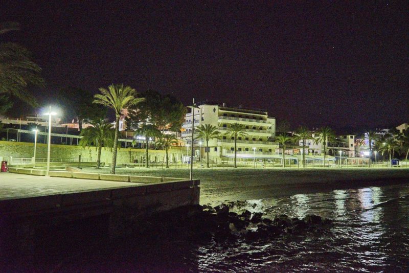 Link zu: Vergleich & Test: Sony 7sm2 ("Mark 2" 2015) vs. Canon EOS 6D (2013) 3 Test-7SM2-ISO-32000-NOISE-AMP-GLOW-Strand
